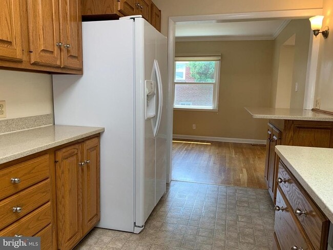 Building Photo - 1334 Mayflower Dr