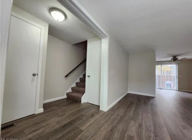 Building Photo - 1651 Mentor Ave