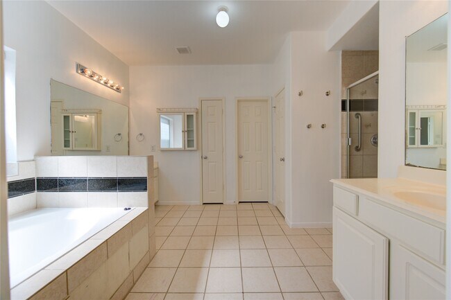 Building Photo - 7323 Sunset Bend Ln