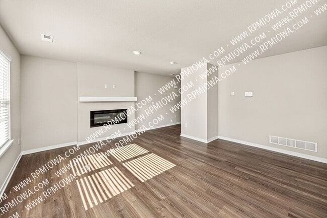 Building Photo - 2578 SE Morningdew Dr