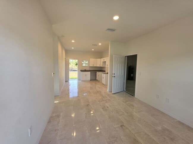 Building Photo - ASK US HOW TO GET FREE RENT!!-Brand New Co...
