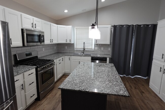 Building Photo - 2211 W Jubilee Ln