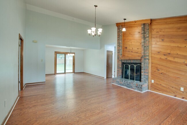 Building Photo - 2010 Rangewood Cir SE