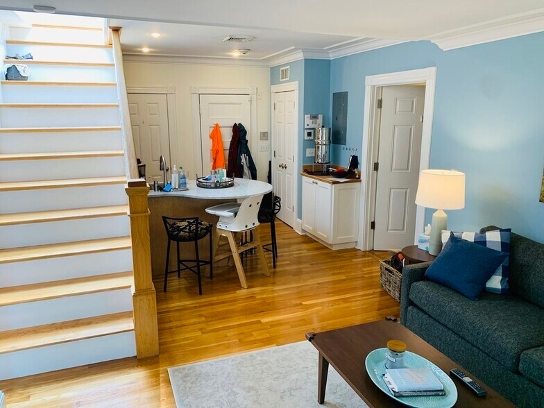 Building Photo - 403 Marlborough St