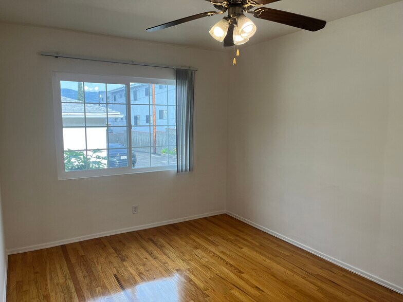 bedroom - 1126 E Palmer Ave