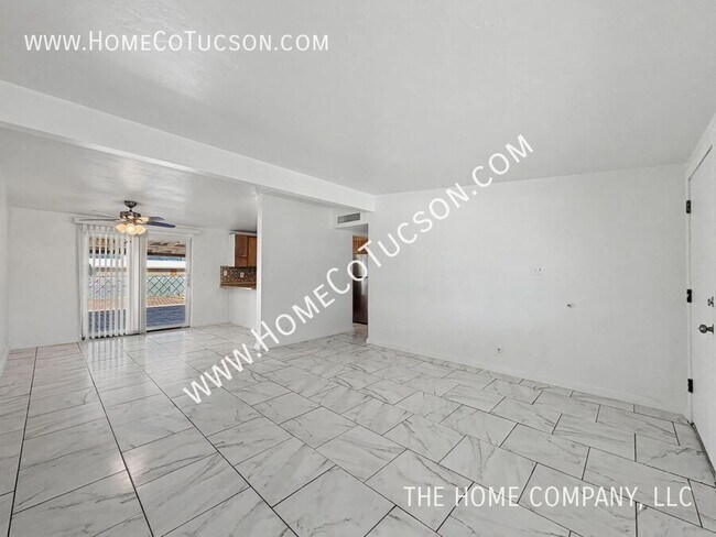 Building Photo - 6225 E Calle Aurora