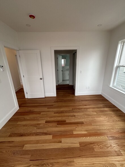 Building Photo - 8 Brookside Ave