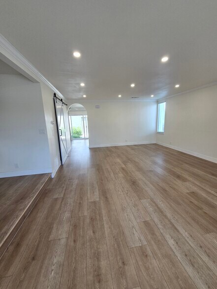 Building Photo - 10 Goldenbush
