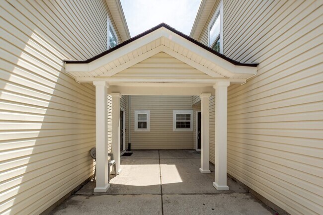 Building Photo - 5150 Trump St