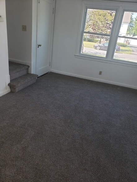 Building Photo - 51 Montfort Dr