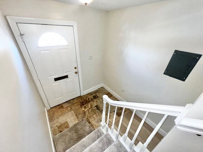 Building Photo - 2X2.5 -MOVE IN NOW! NEW LVP FLOORING ON 1ST FLOOR! NEW CARPET ON 2ND FLOOR! WATER VIEWS! CALL TOD...