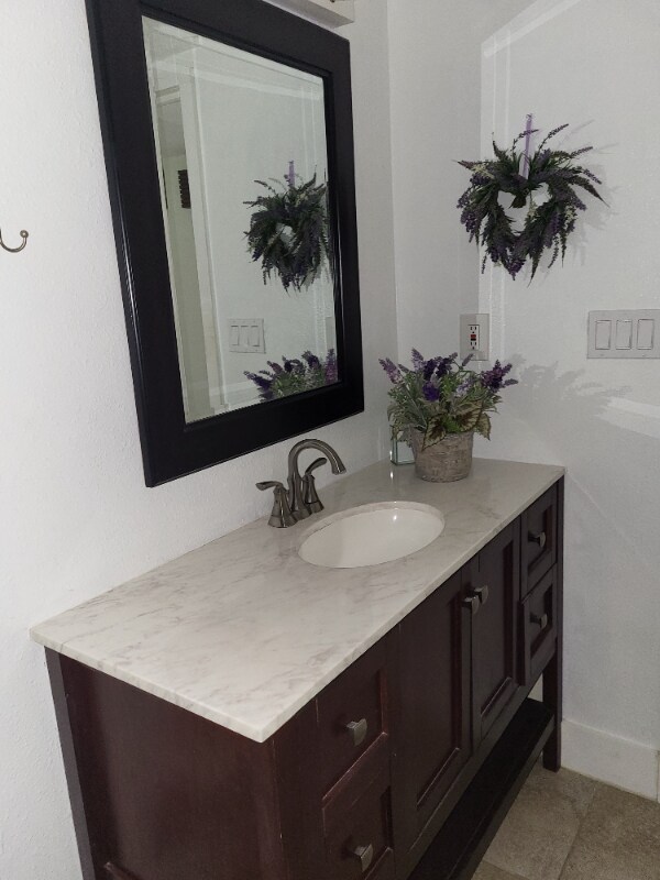 Building Photo - 681 Olde Camelot Cir