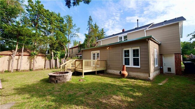 Building Photo - Beautifully Remodeled 4 Bedroom Home near ...