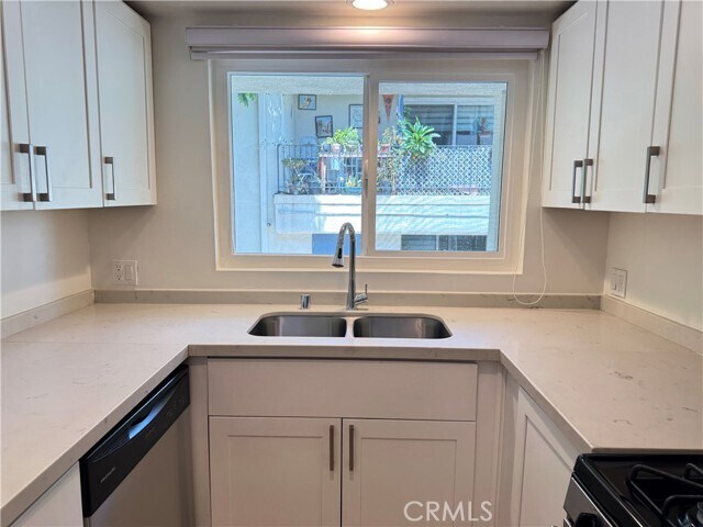 Building Photo - 251 N Oakland Ave