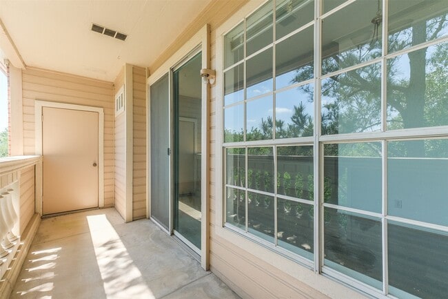 Building Photo - 2111 Welch St