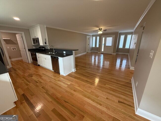 Building Photo - 657 Athens St