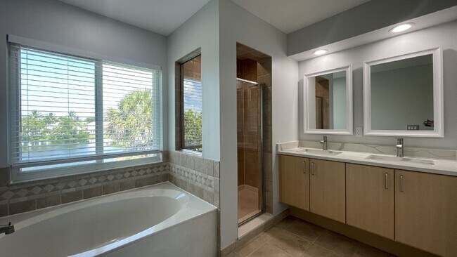 Building Photo - 4857 Victoria Cir