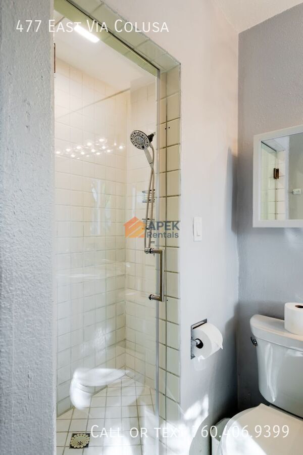 Building Photo - 477 E Vía Colusa