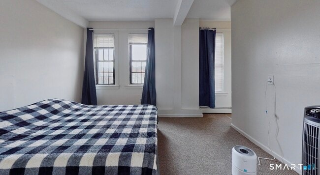 Building Photo - 666 Main St