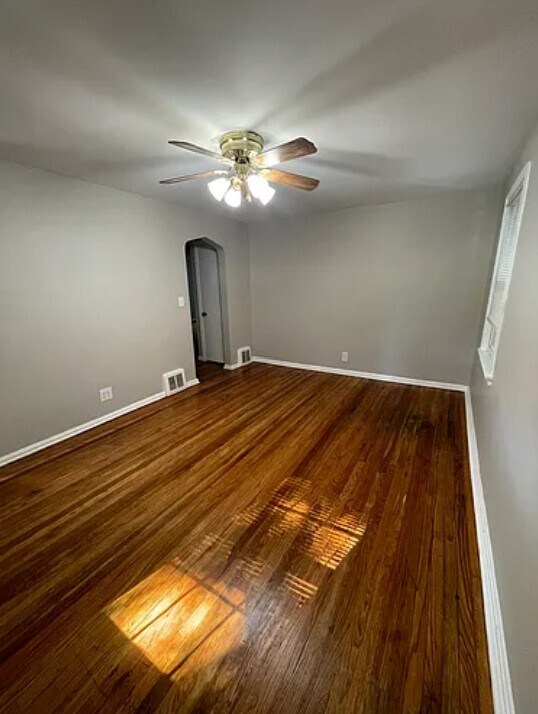 Living Room - 344 Ridgeway Rd