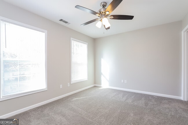 Building Photo - 5330 Mercedes Dr