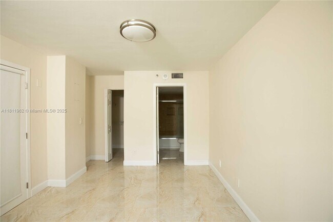 Building Photo - 770 Claughton Island Dr