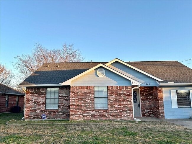 Primary Photo - 2105 Melody Cir