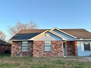 Building Photo - 2105 Melody Cir