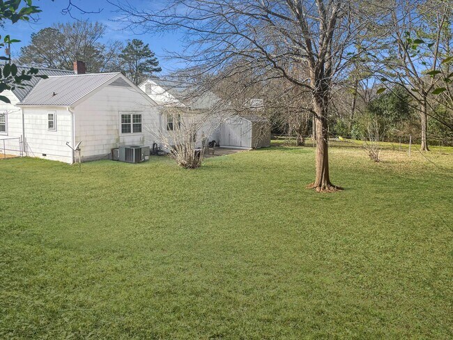 Building Photo - 19 Cedar Knoll