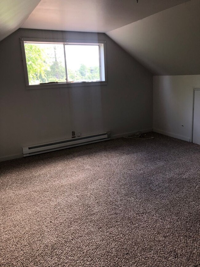 Building Photo - Campus 4 bedroom Available in December