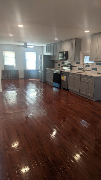 Building Photo - 14 Croton St