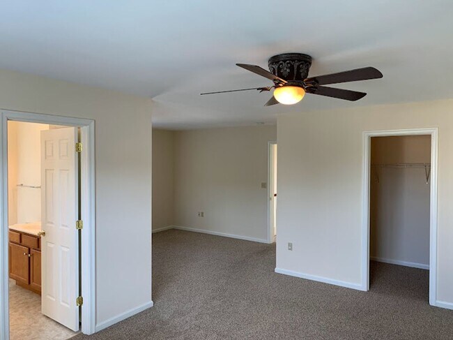 Building Photo - New Macungie Rental Listing