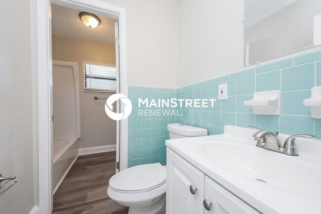 Building Photo - 3 Bedroom Pet-Friendly Home in ORLANDO, FL with Main Street Renewal