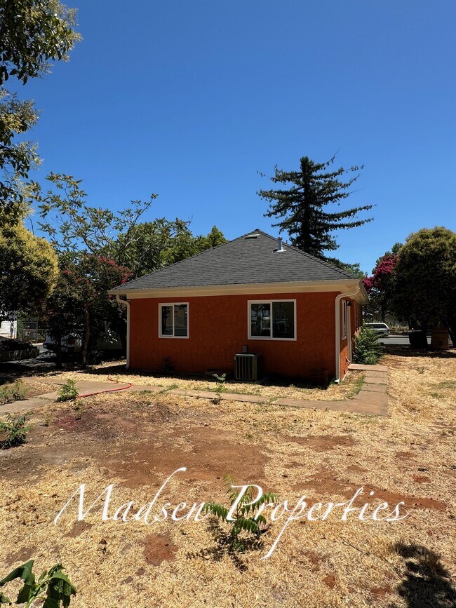 Building Photo - 2718 Brown Ave