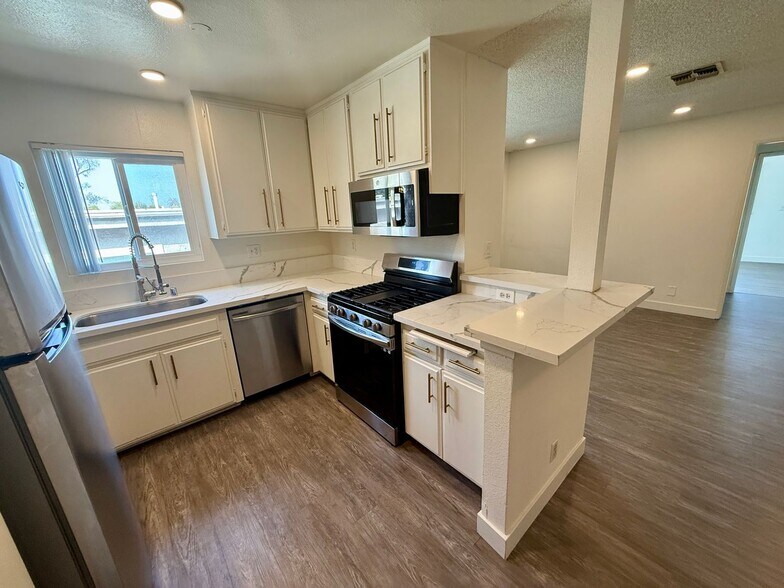 Building Photo - 3722 S Canfield Ave