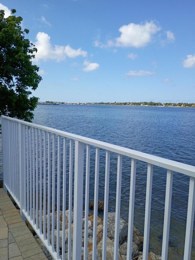 Building Photo - 142 Barefoot Cove