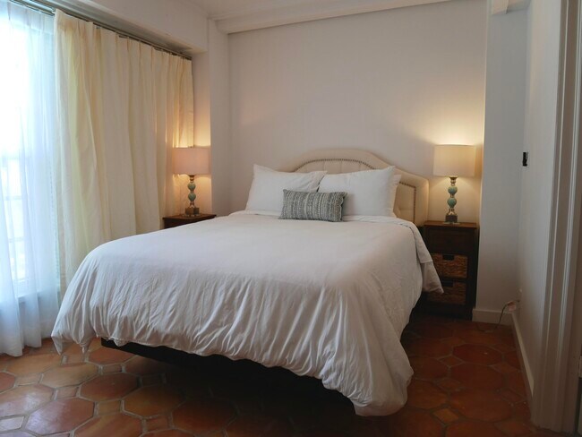 Building Photo - 235 Sunrise Ave