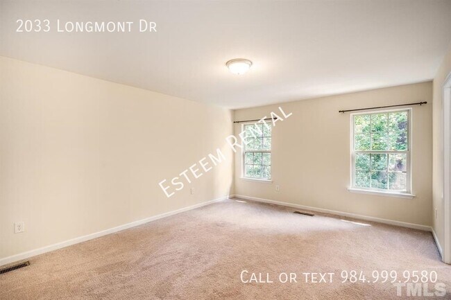 Building Photo - 2033 Longmont Dr