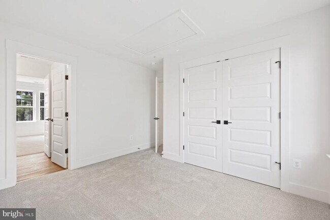 Building Photo - 1490 Thurston Rd