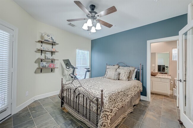 Building Photo - 410 Fowler St