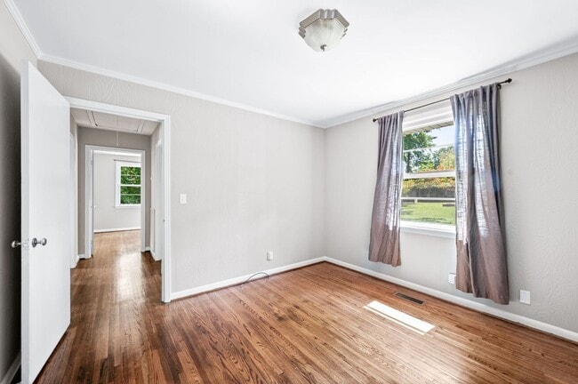 Building Photo - Beautifully Updated 3BR/1.5BA Home in Coveted Caldwell Hall!