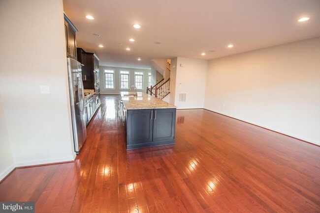 Building Photo - 7444 Burnside Way