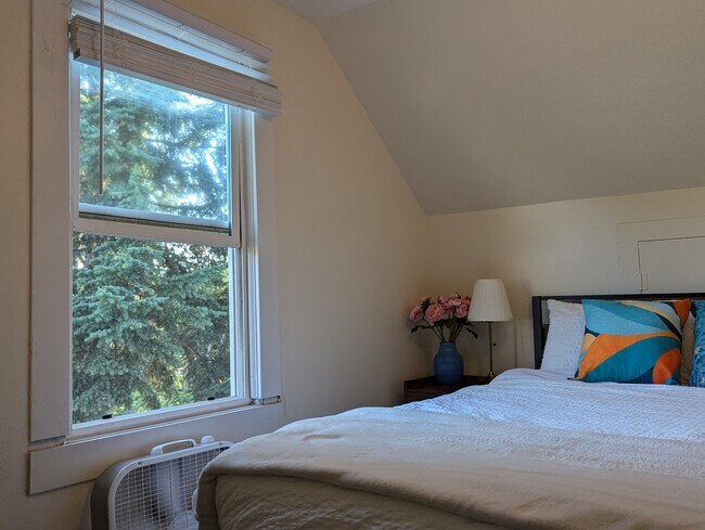 Building Photo - Farm House