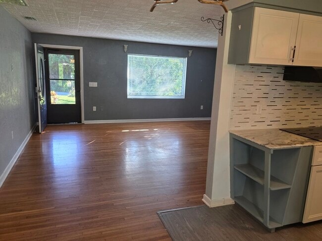 Building Photo - 220 Buena Vista St