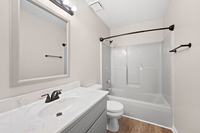 Building Photo - Move-In Specials Available! Single-Family in Oak Grove, KY!