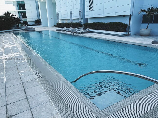Building Photo - 900 Biscayne Blvd