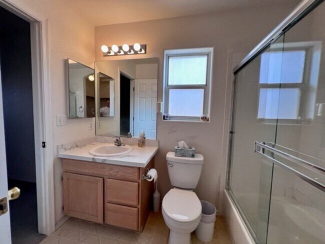 Building Photo - Silver Sands Community Home with fenced Yard 2BR plus bonus area