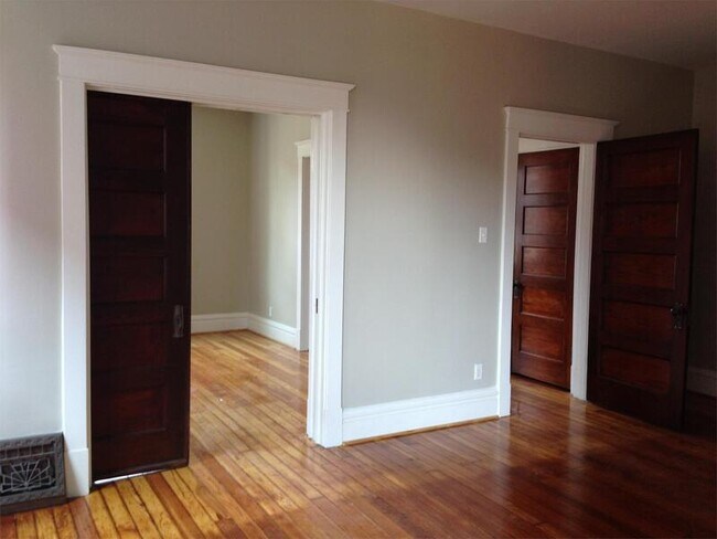 Building Photo - 2717 Arsenal St