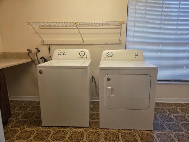 Building Photo - 2900 N Mills Ave