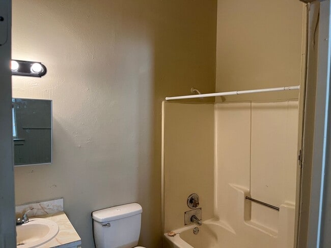 Building Photo - **AVAILABLE NOW**2 bedroom / 1 bathroom Duplex in Columbus, GA 31904***